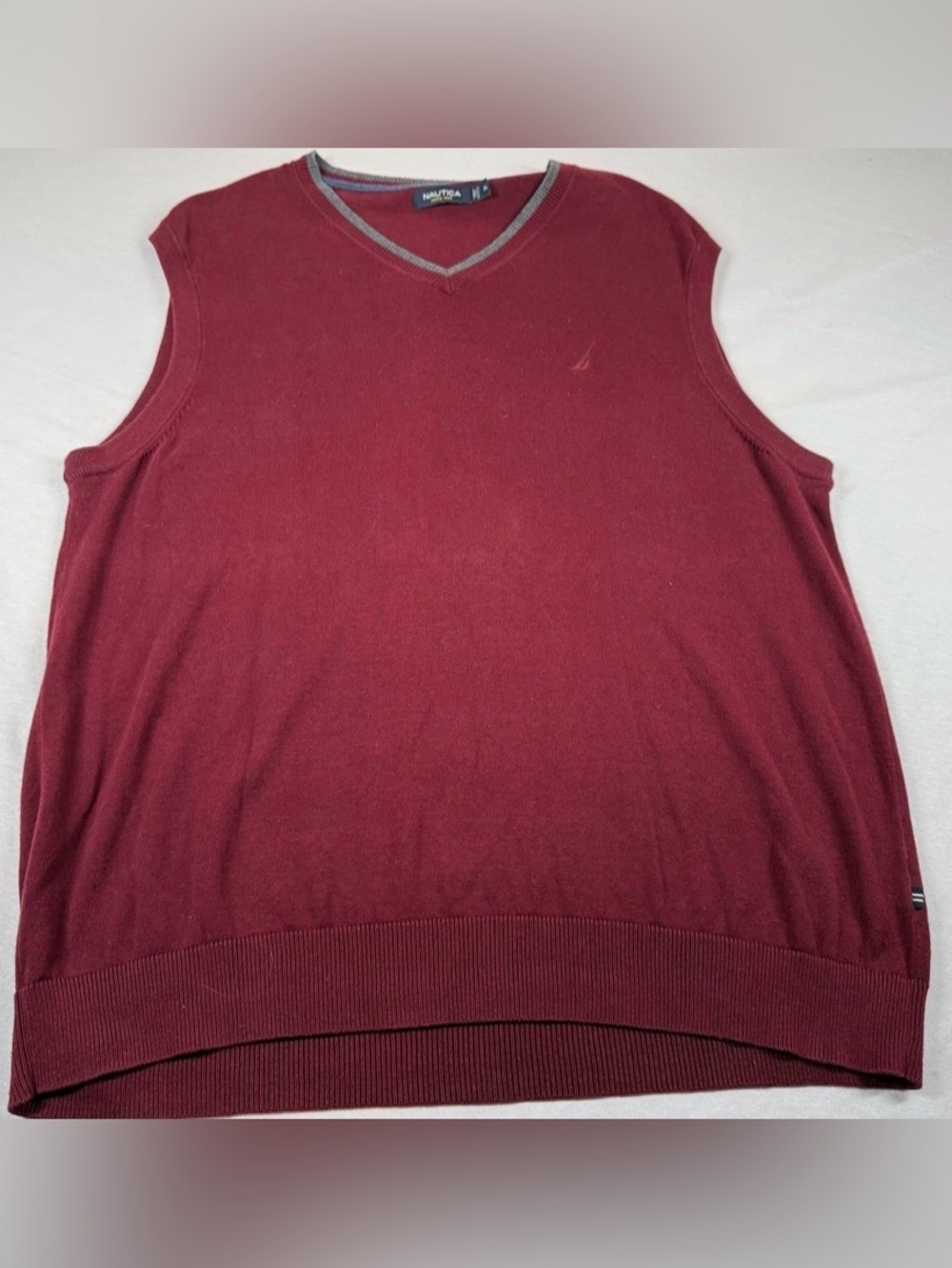 Nautica Men's V-Neck Sleeveless Sweater Vest Size XL - Red